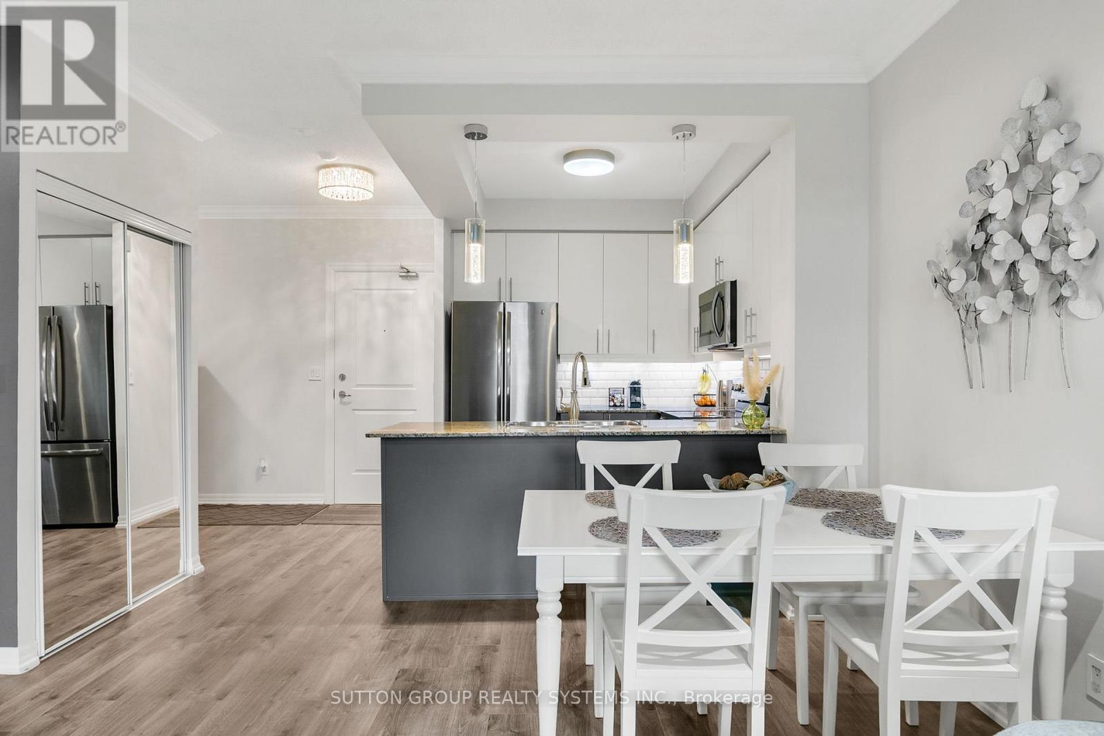303 - 245 Dalesford Road, Toronto (Stonegate-Queensway), Ontario  M8Y 4H7 - Photo 12 - W12423606