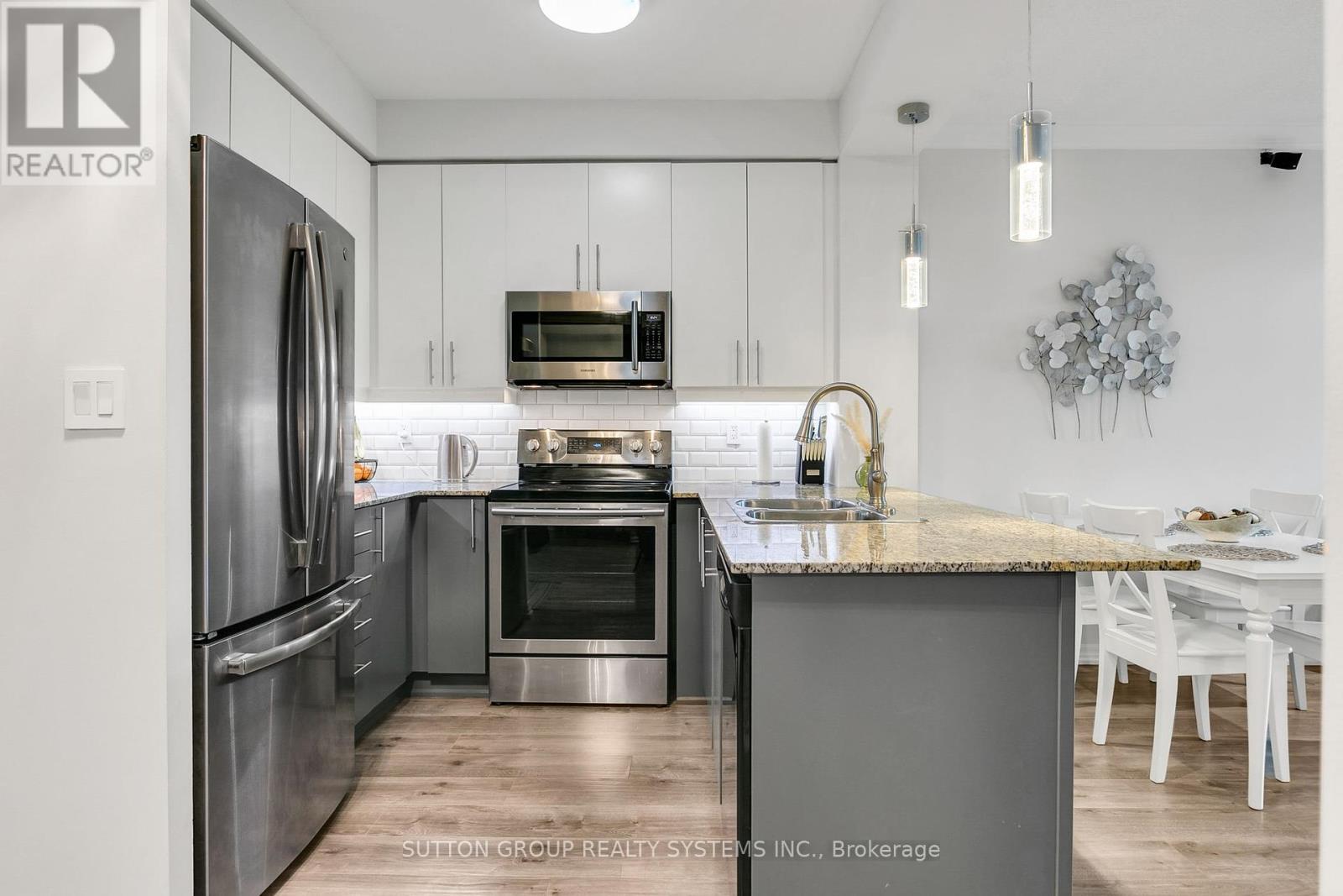 303 - 245 Dalesford Road, Toronto (Stonegate-Queensway), Ontario  M8Y 4H7 - Photo 13 - W12423606