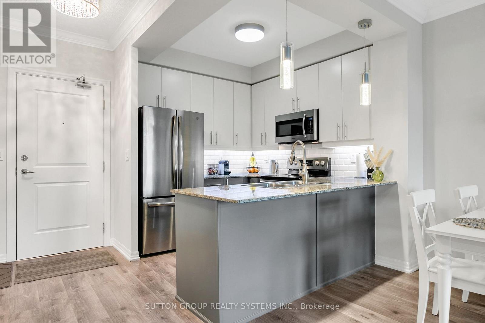 303 - 245 Dalesford Road, Toronto (Stonegate-Queensway), Ontario  M8Y 4H7 - Photo 14 - W12423606