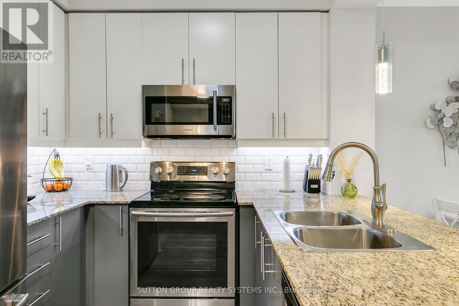 303 - 245 Dalesford Road, Toronto (Stonegate-Queensway), Ontario  M8Y 4H7 - Photo 17 - W12423606