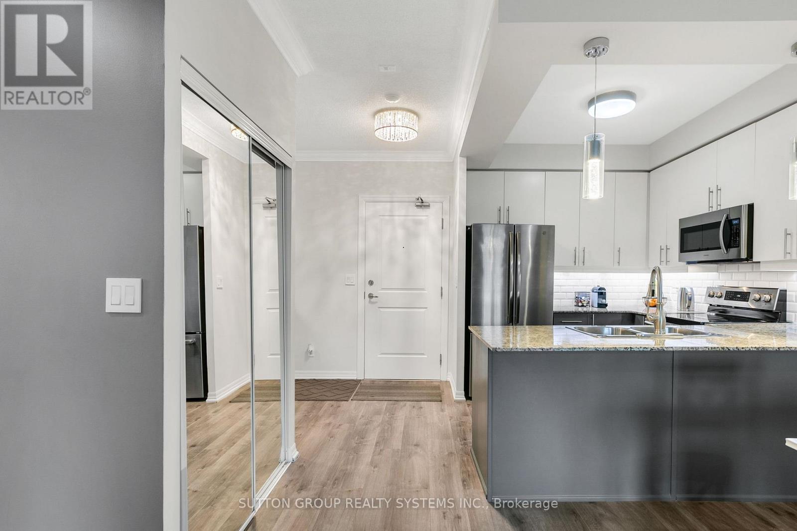 303 - 245 Dalesford Road, Toronto (Stonegate-Queensway), Ontario  M8Y 4H7 - Photo 18 - W12423606
