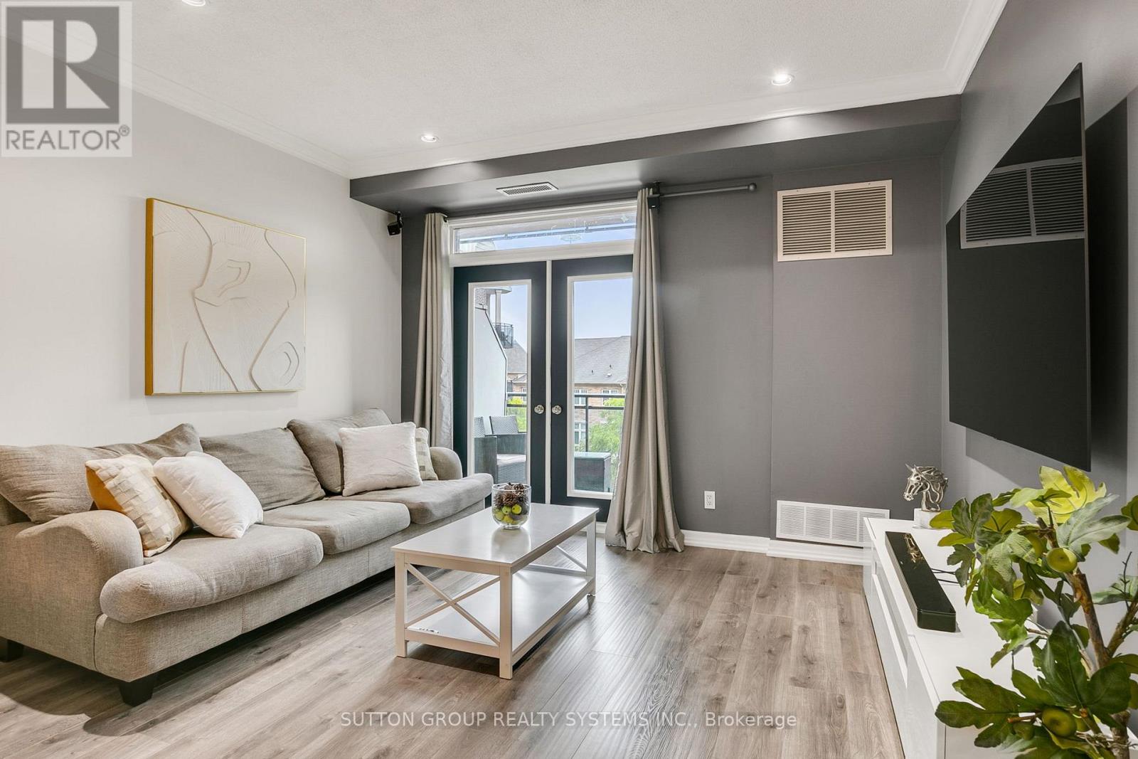 303 - 245 Dalesford Road, Toronto (Stonegate-Queensway), Ontario  M8Y 4H7 - Photo 4 - W12423606