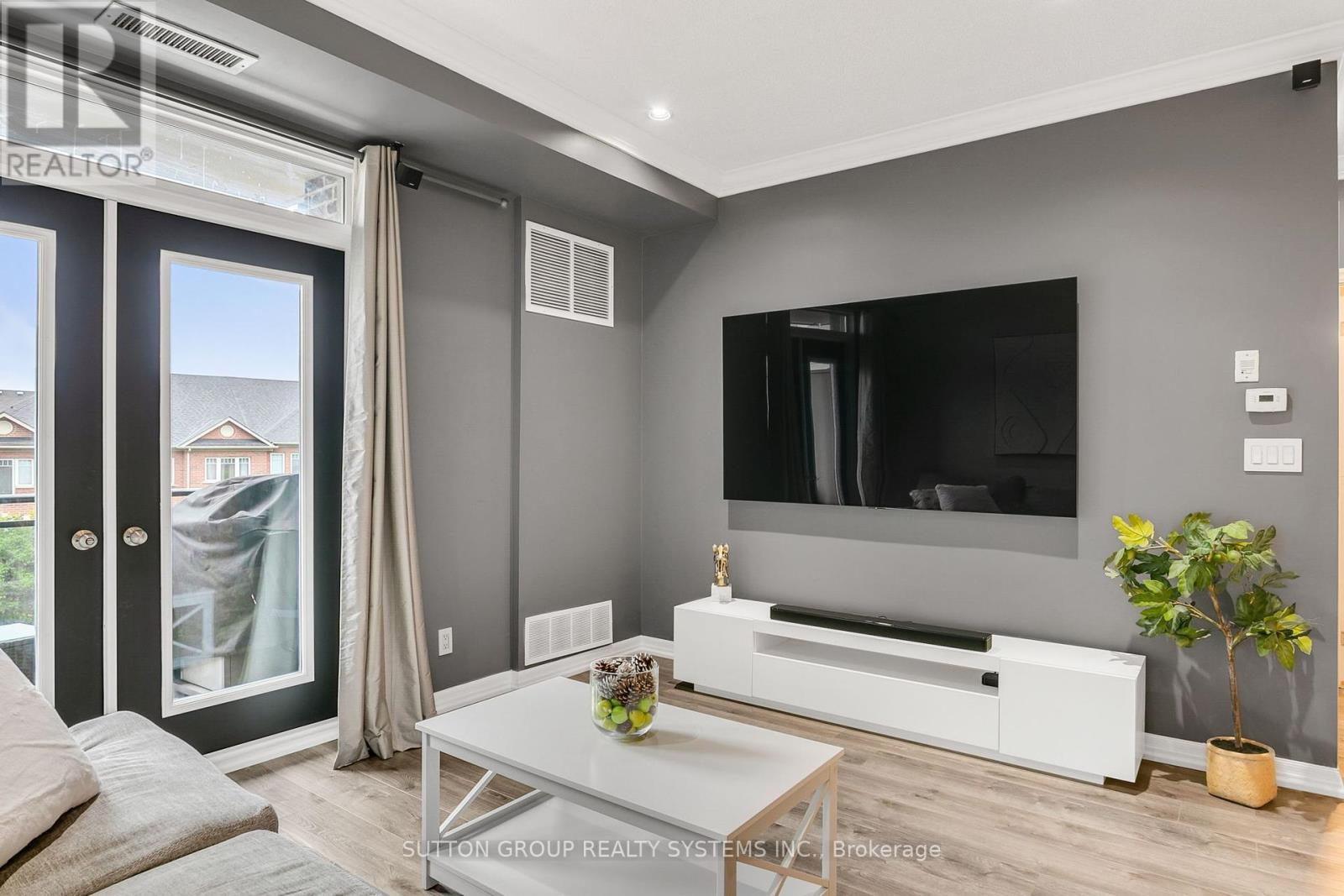 303 - 245 Dalesford Road, Toronto (Stonegate-Queensway), Ontario  M8Y 4H7 - Photo 6 - W12423606