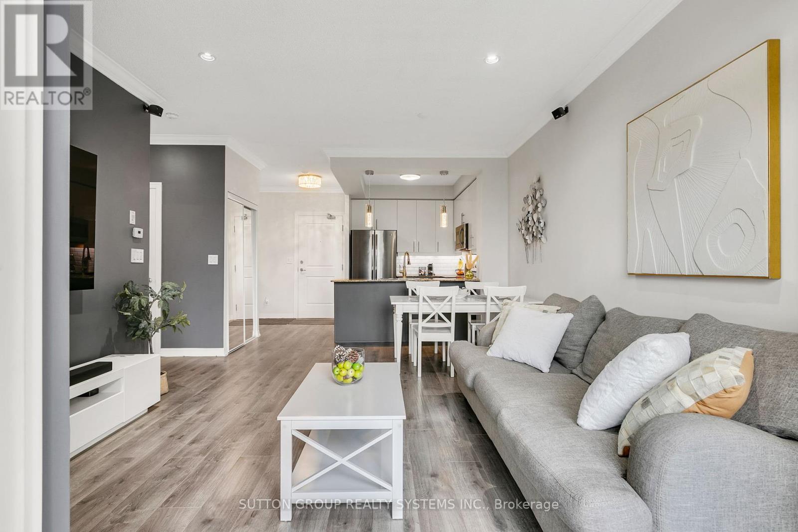 303 - 245 Dalesford Road, Toronto (Stonegate-Queensway), Ontario  M8Y 4H7 - Photo 8 - W12423606
