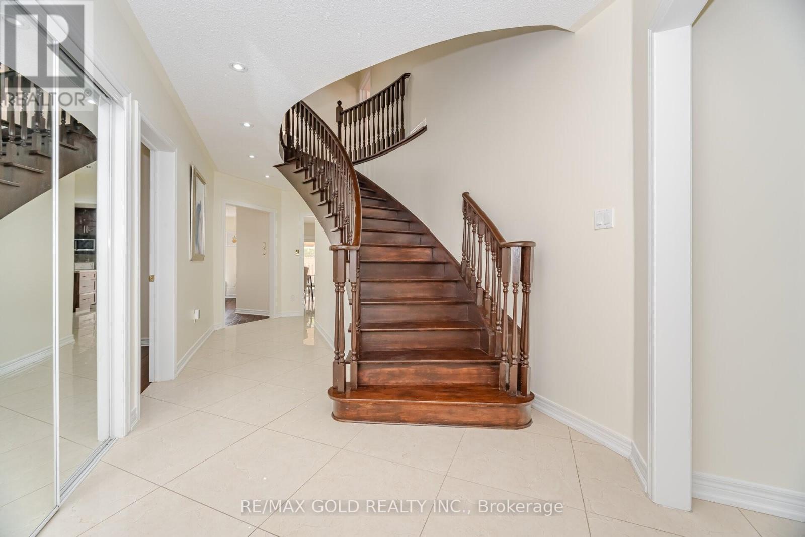 30 Golden Eagle Road, Brampton, Ontario  L6R 1Z4 - Photo 16 - W12423631