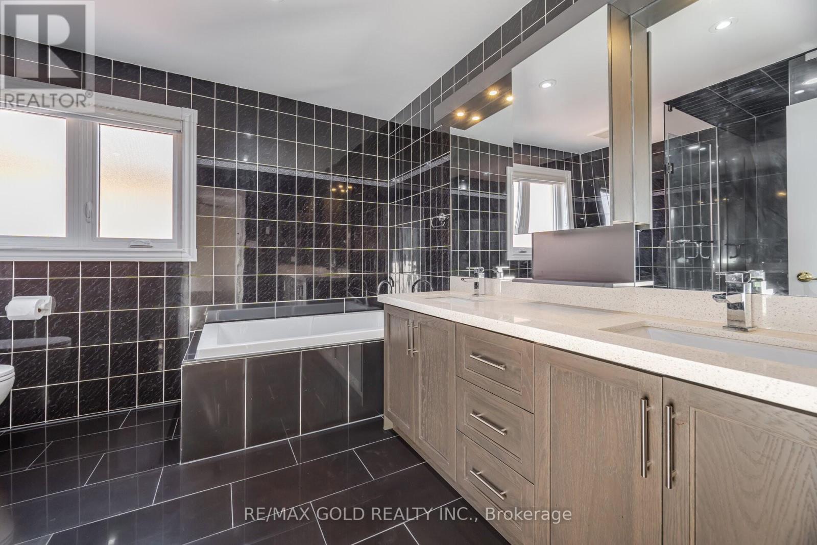30 Golden Eagle Road, Brampton, Ontario  L6R 1Z4 - Photo 19 - W12423631