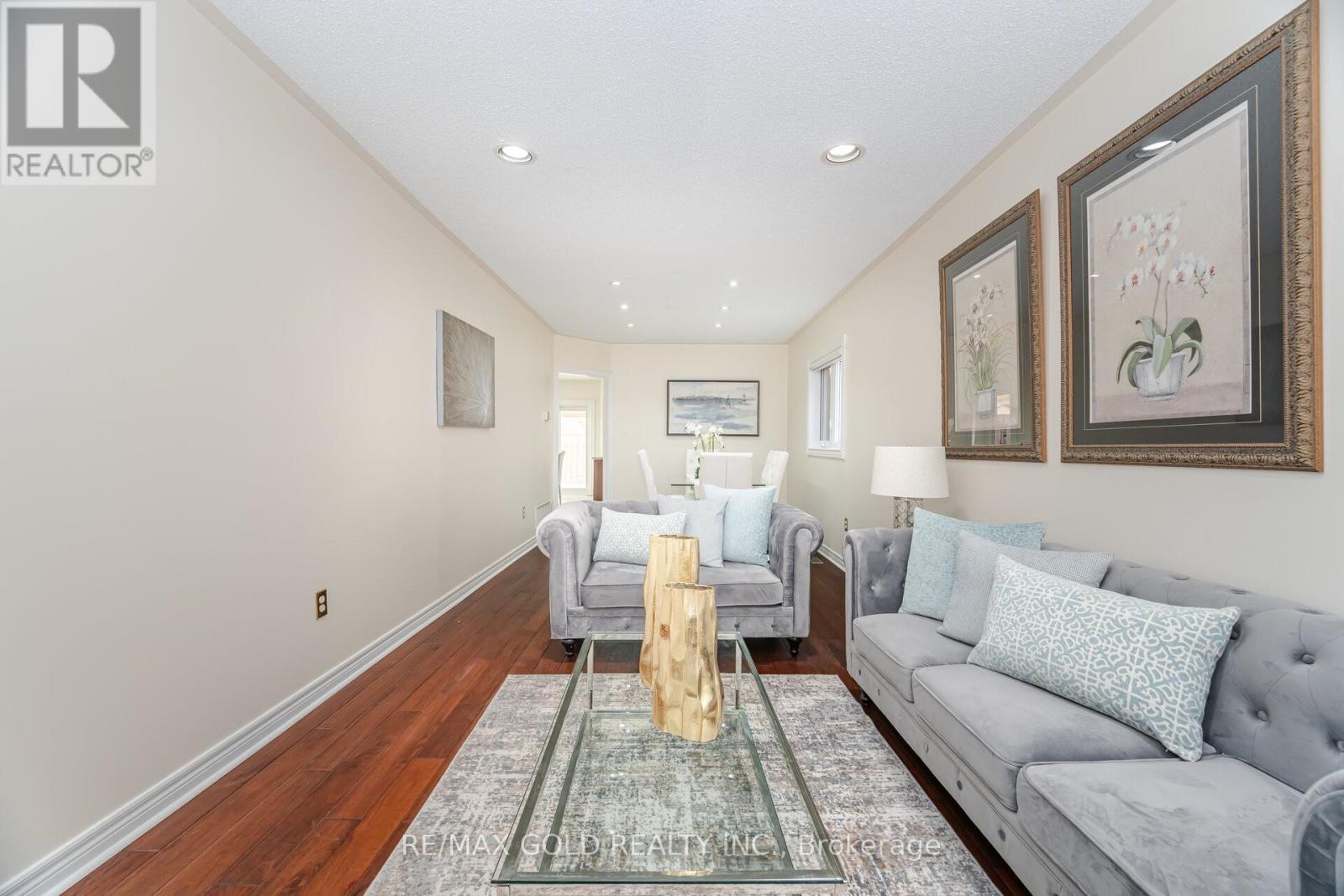 30 Golden Eagle Road, Brampton, Ontario  L6R 1Z4 - Photo 3 - W12423631