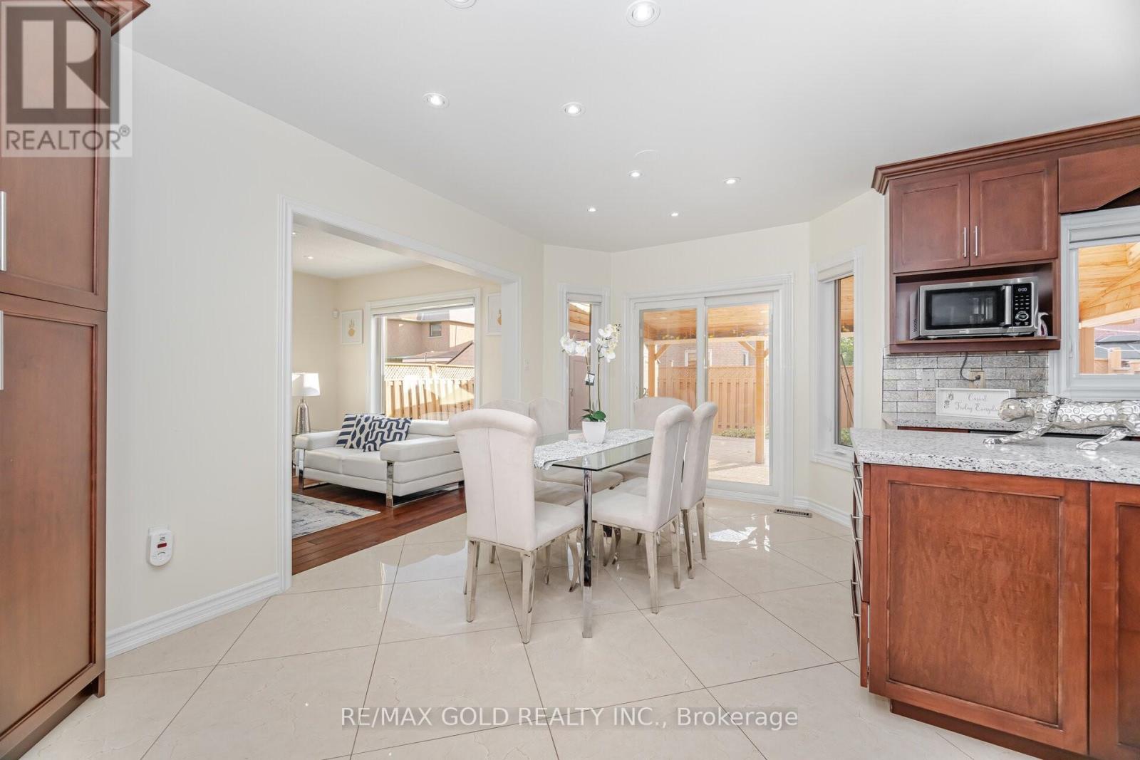 30 Golden Eagle Road, Brampton, Ontario  L6R 1Z4 - Photo 6 - W12423631