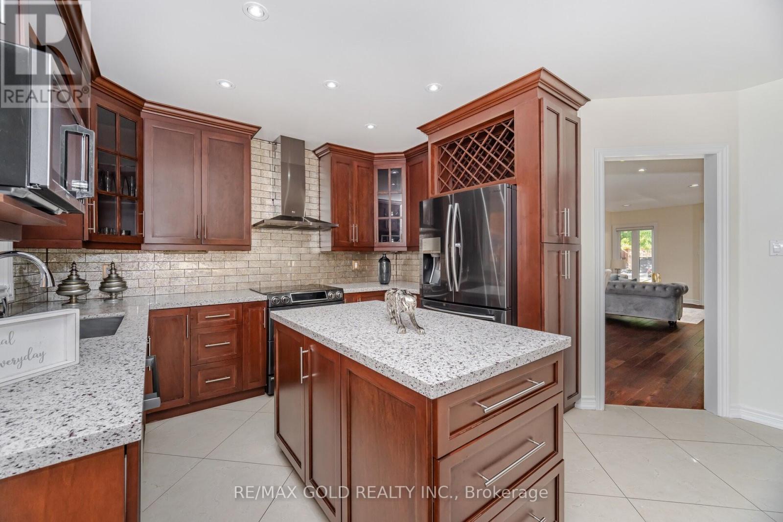 30 Golden Eagle Road, Brampton, Ontario  L6R 1Z4 - Photo 8 - W12423631