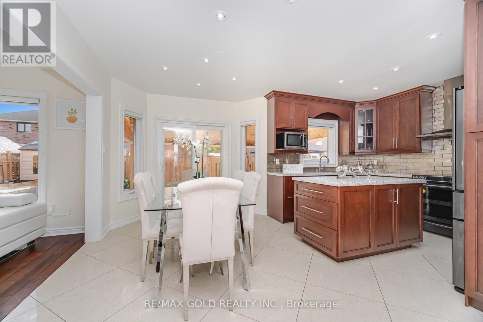 30 Golden Eagle Road, Brampton, Ontario  L6R 1Z4 - Photo 9 - W12423631