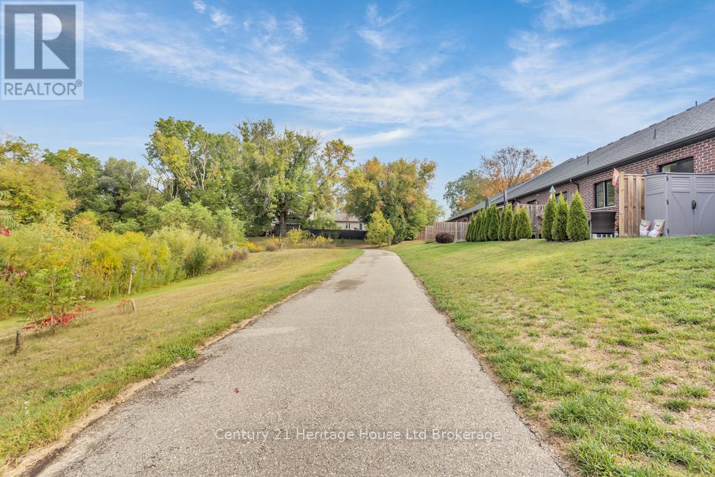 3 - 35 Chatfield Street, Ingersoll (Ingersoll - South), Ontario  N5C 0B3 - Photo 2 - X12423868
