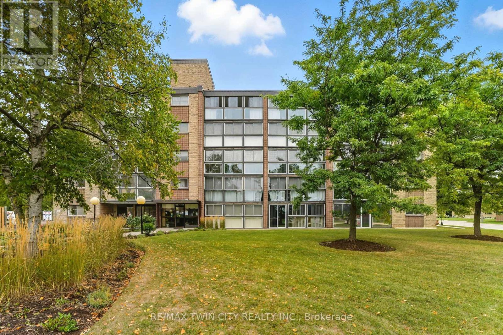 305 - 400 CHAMPLAIN BOULEVARD, Cambridge, Ontario