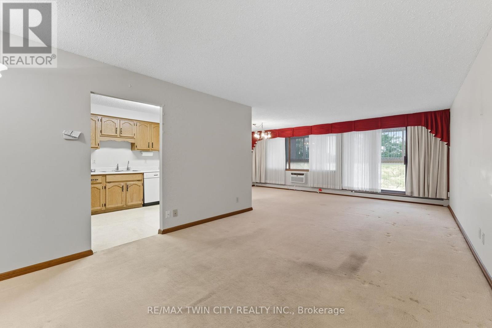 305 - 400 Champlain Boulevard, Cambridge, Ontario  N1R 7J6 - Photo 6 - X12423679