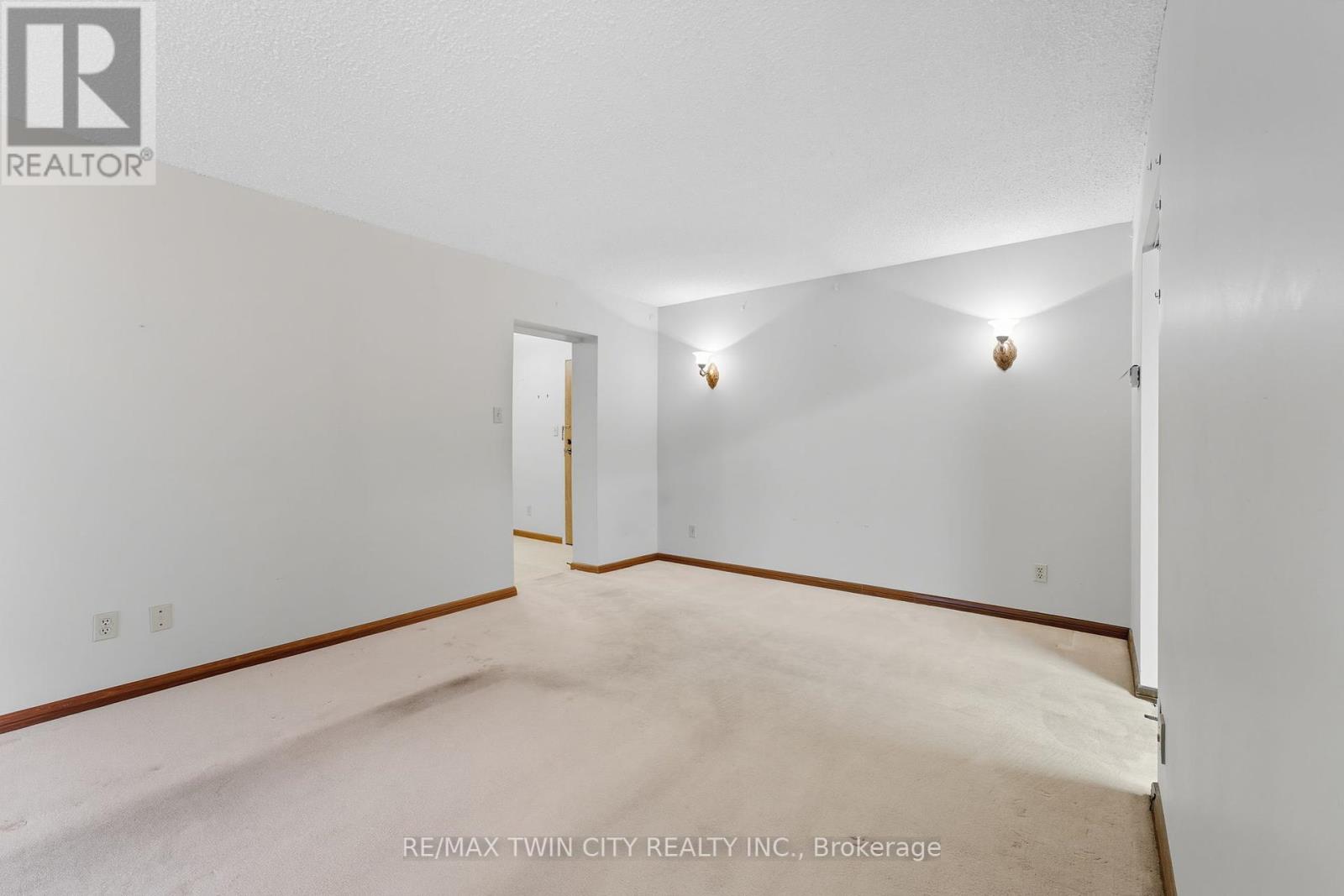 305 - 400 Champlain Boulevard, Cambridge, Ontario  N1R 7J6 - Photo 7 - X12423679