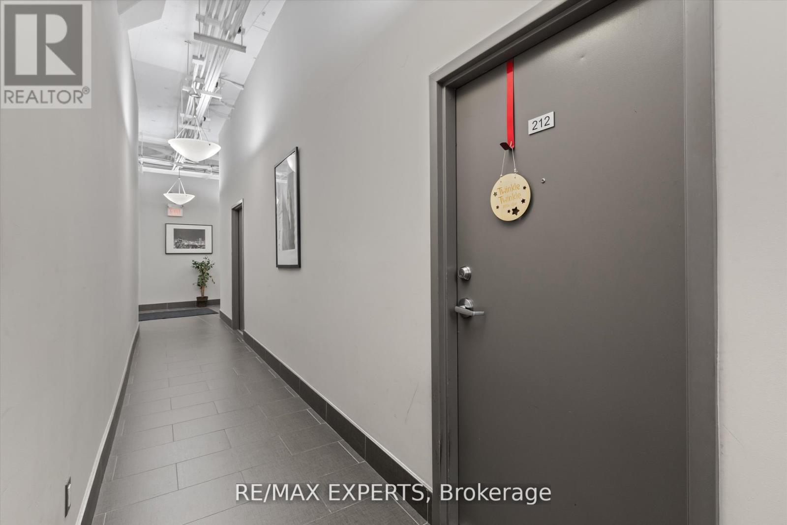 212 - 80 King William Street, Hamilton, Ontario  L8R 0A1 - Photo 2 - X12423682