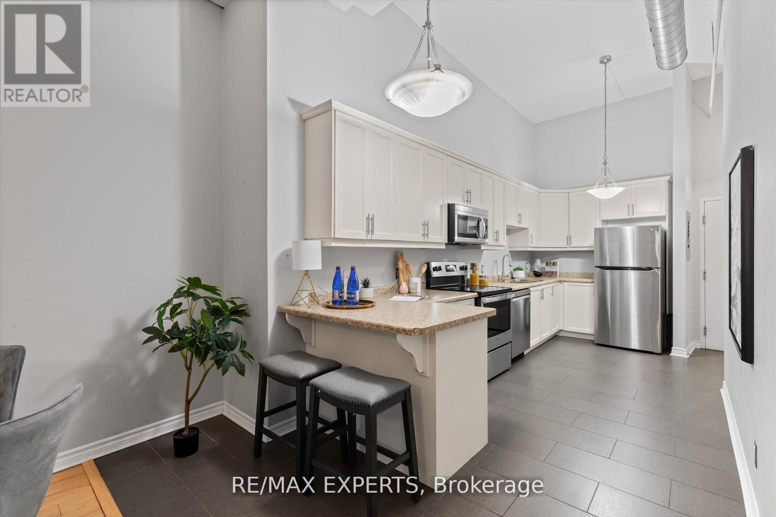 212 - 80 King William Street, Hamilton, Ontario  L8R 0A1 - Photo 6 - X12423682