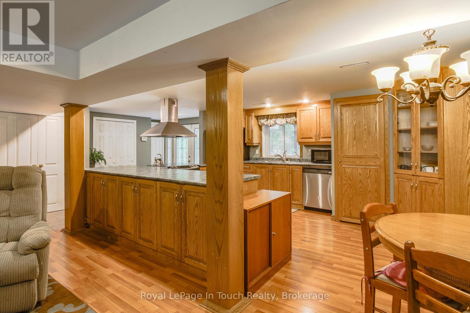 5 Gary Court, Tiny, Ontario  L9M 0H3 - Photo 4 - S12364216