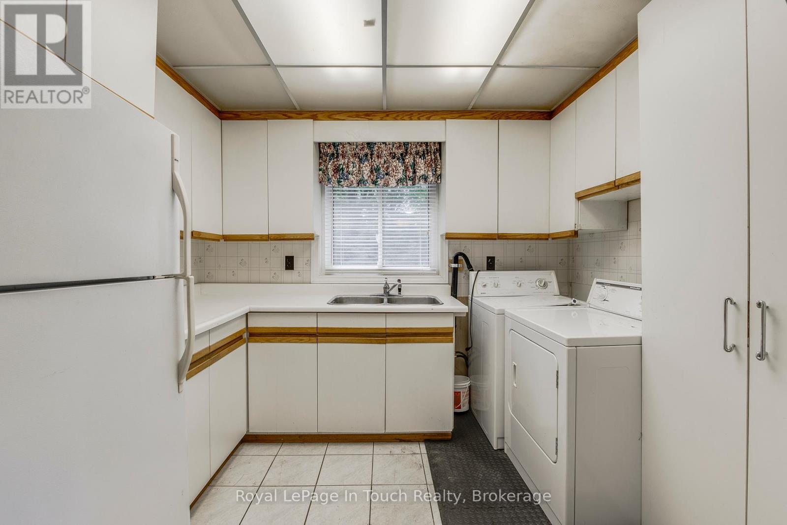 5 Gary Court, Tiny, Ontario  L9M 0H3 - Photo 14 - S12364216