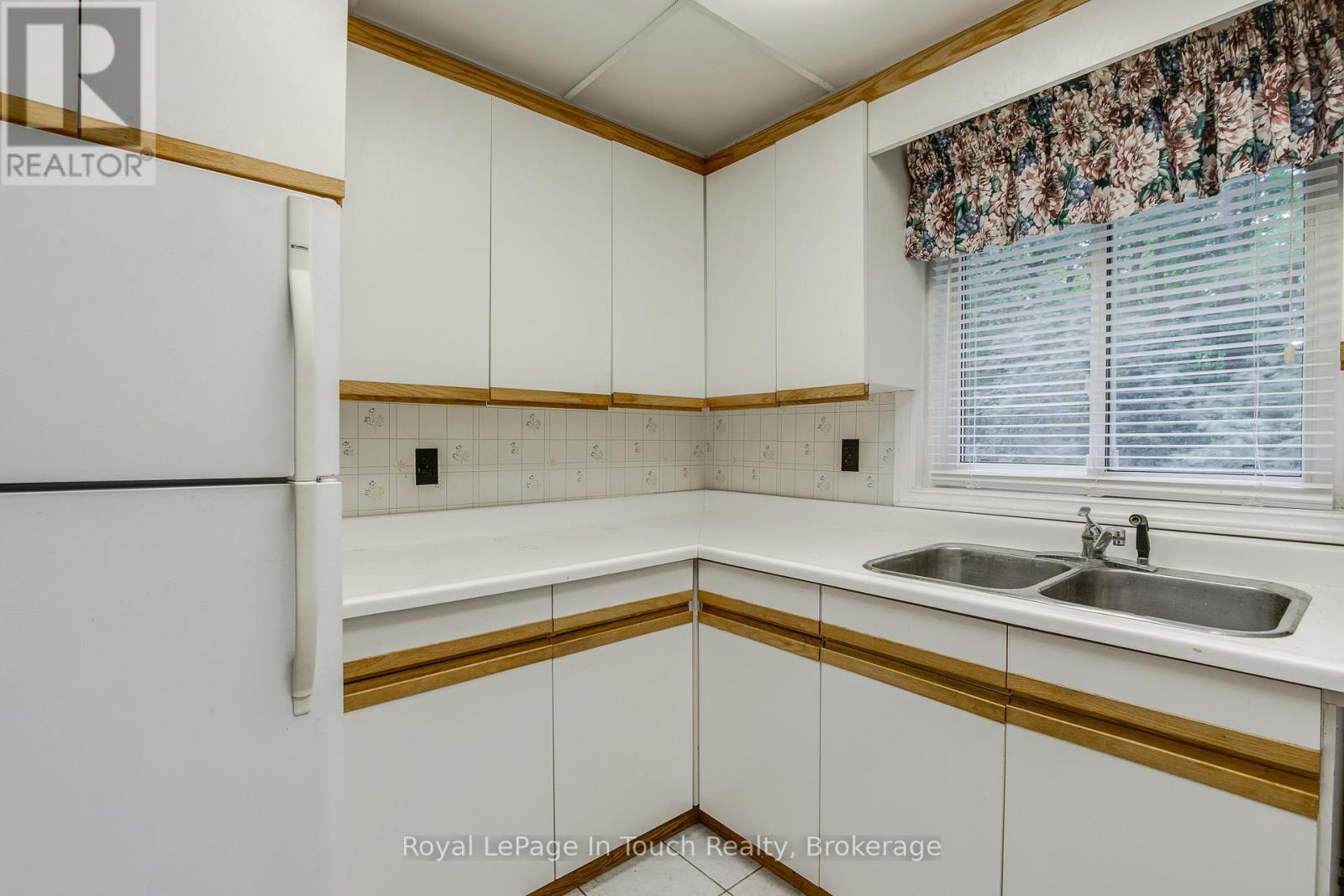 5 Gary Court, Tiny, Ontario  L9M 0H3 - Photo 15 - S12364216