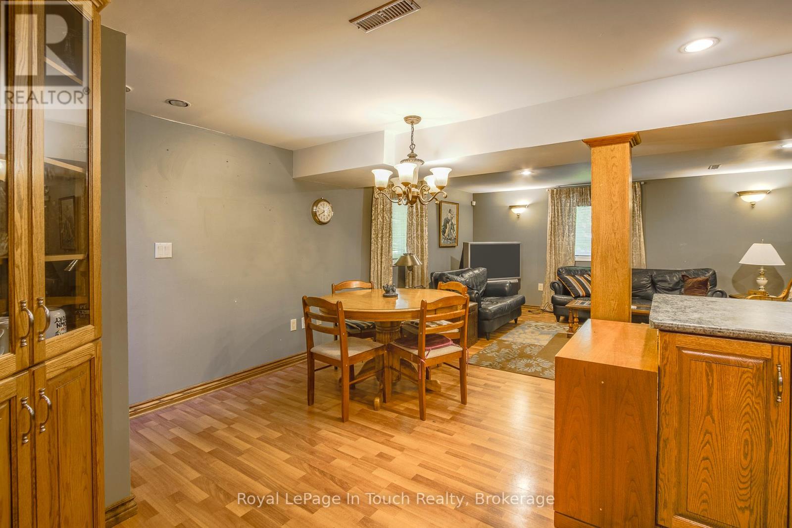 5 Gary Court, Tiny, Ontario  L9M 0H3 - Photo 8 - S12364216