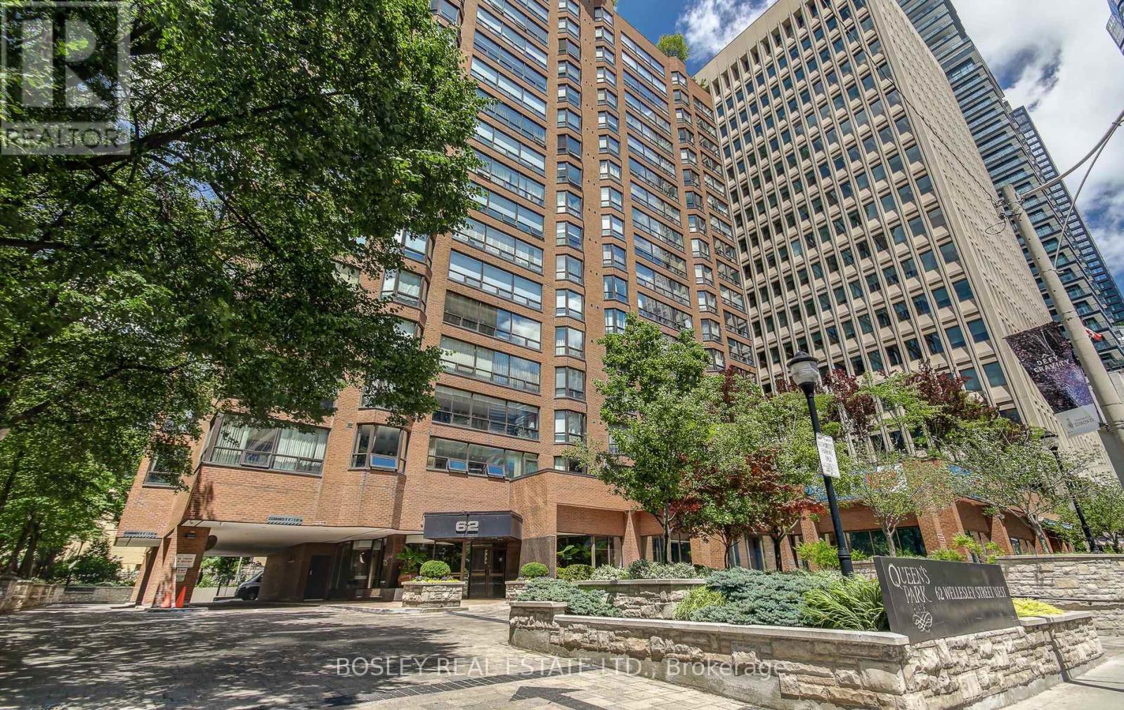 702 - 62 WELLESLEY STREET W, Toronto, Ontario