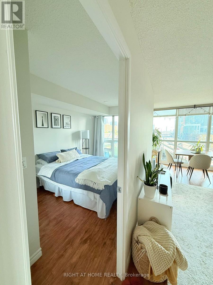 809 - 18 Yonge Street, Toronto, Ontario  M5E 1Z8 - Photo 13 - C12423809