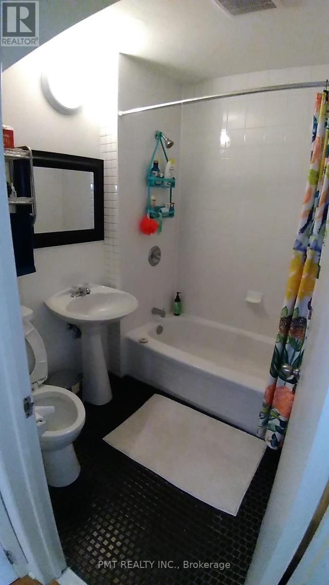 4 - 2064 Queen Street E, Toronto (The Beaches), Ontario  M4E 1C9 - Photo 9 - E12423732