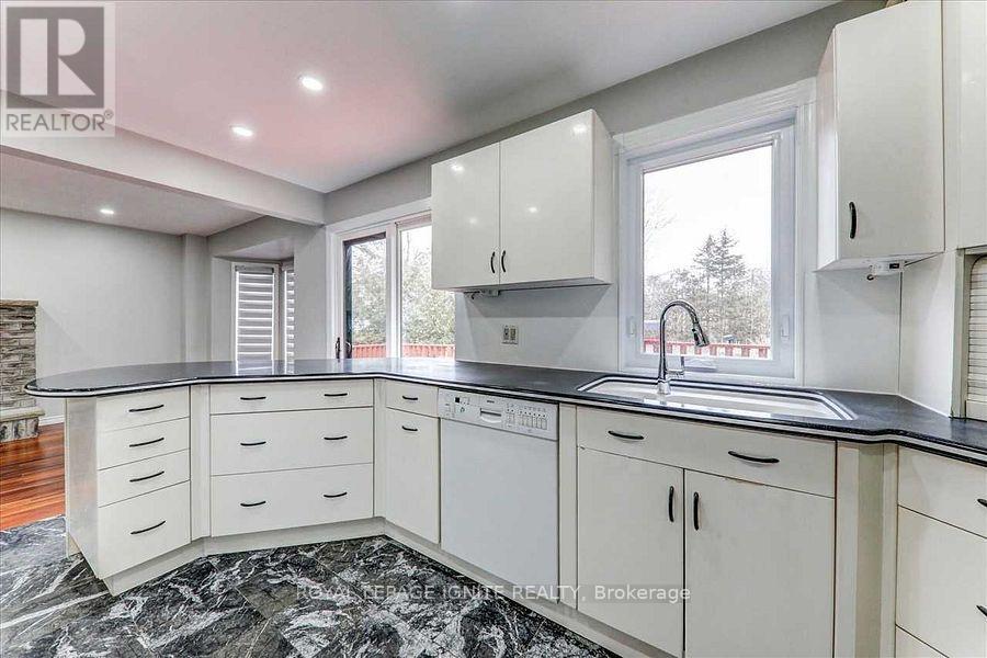 160 Twyn Rivers Drive, Pickering, Ontario  L1V 1E2 - Photo 10 - E12423829