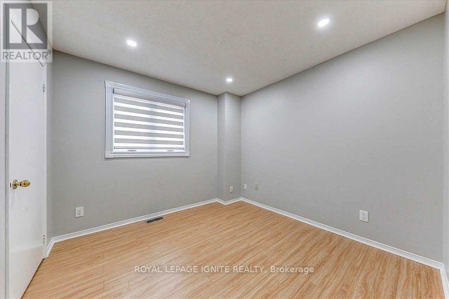 160 Twyn Rivers Drive, Pickering, Ontario  L1V 1E2 - Photo 13 - E12423829