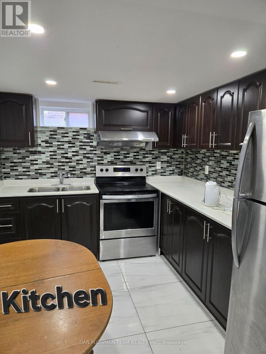 24 Wantanopa Crescent, Toronto, Ontario  M1H 2B3 - Photo 2 - E12422613