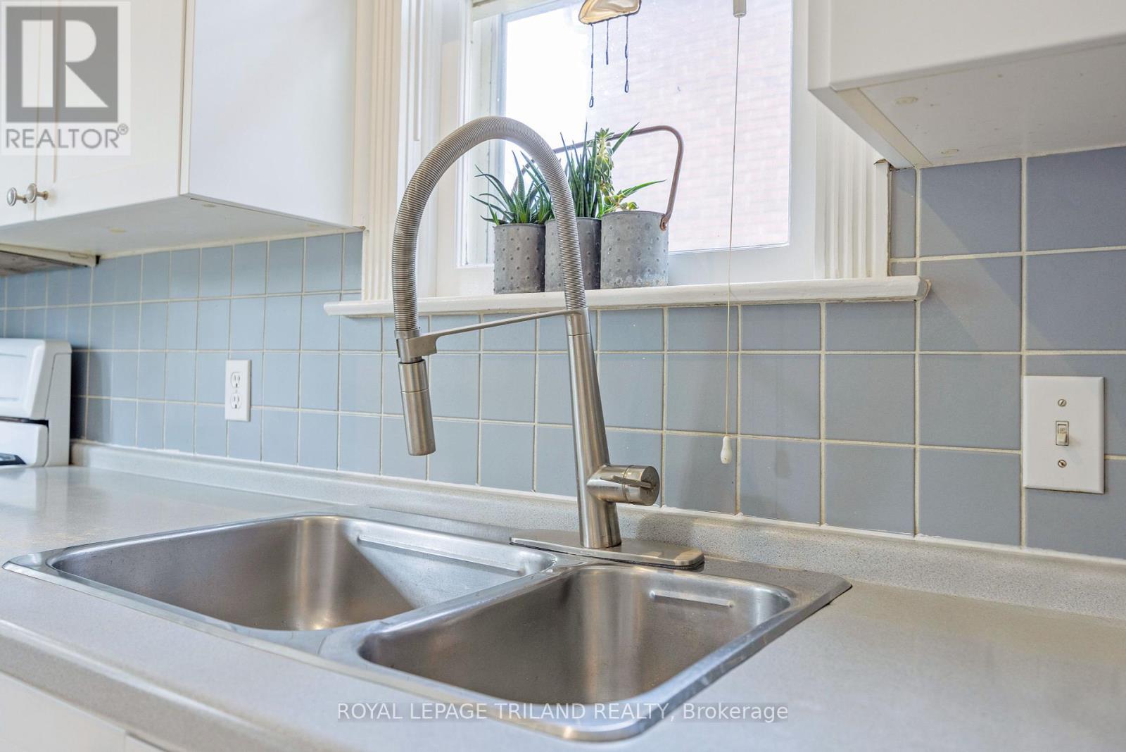 176 Devonshire Avenue, London South, Ontario  N6C 2J1 - Photo 11 - X12423883