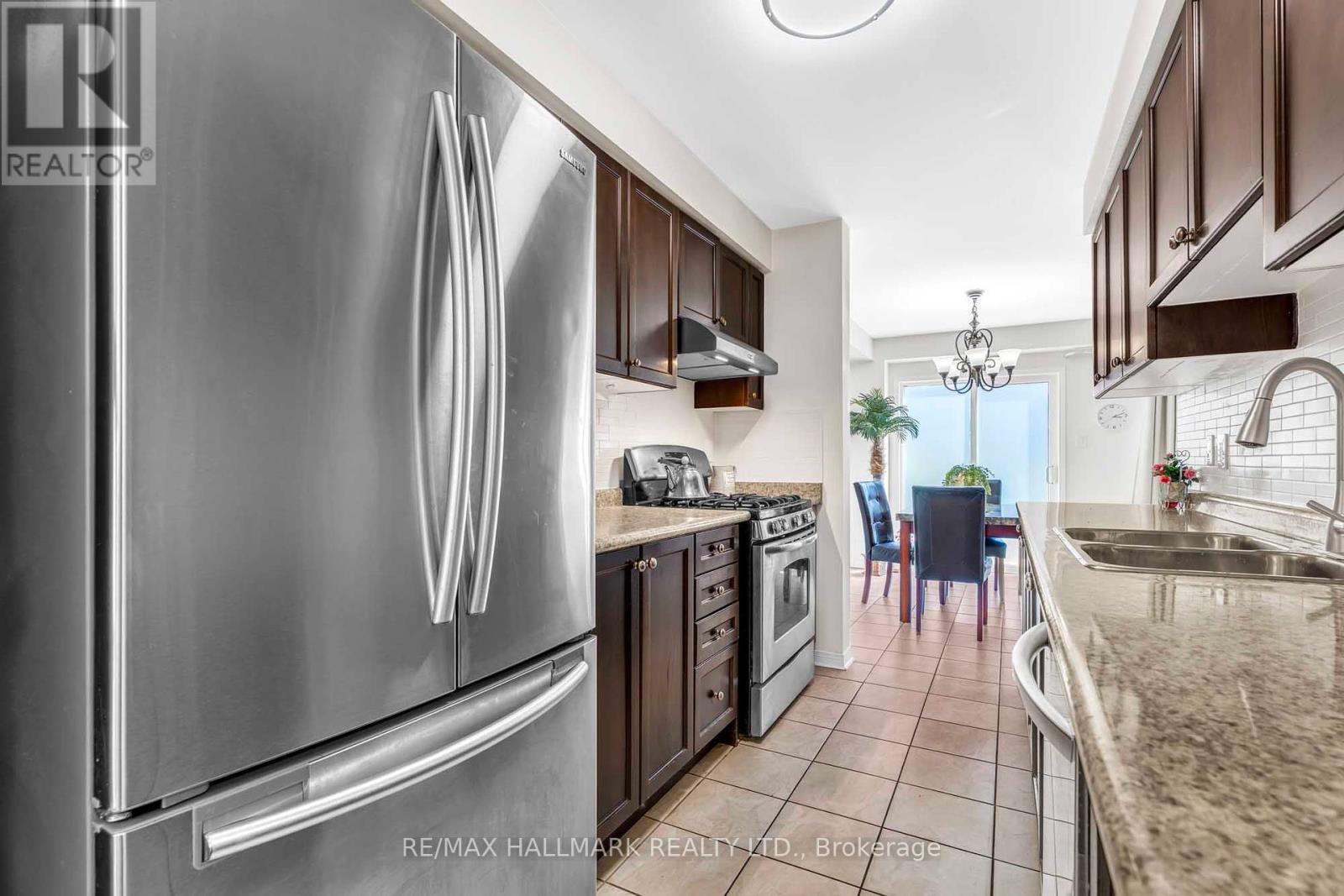 56 Westcliffe Crescent, Richmond Hill, Ontario  L4E 0S2 - Photo 6 - N12423813