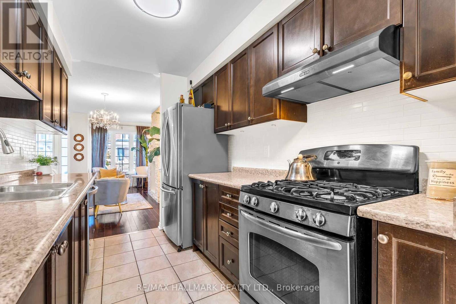 56 Westcliffe Crescent, Richmond Hill, Ontario  L4E 0S2 - Photo 7 - N12423813