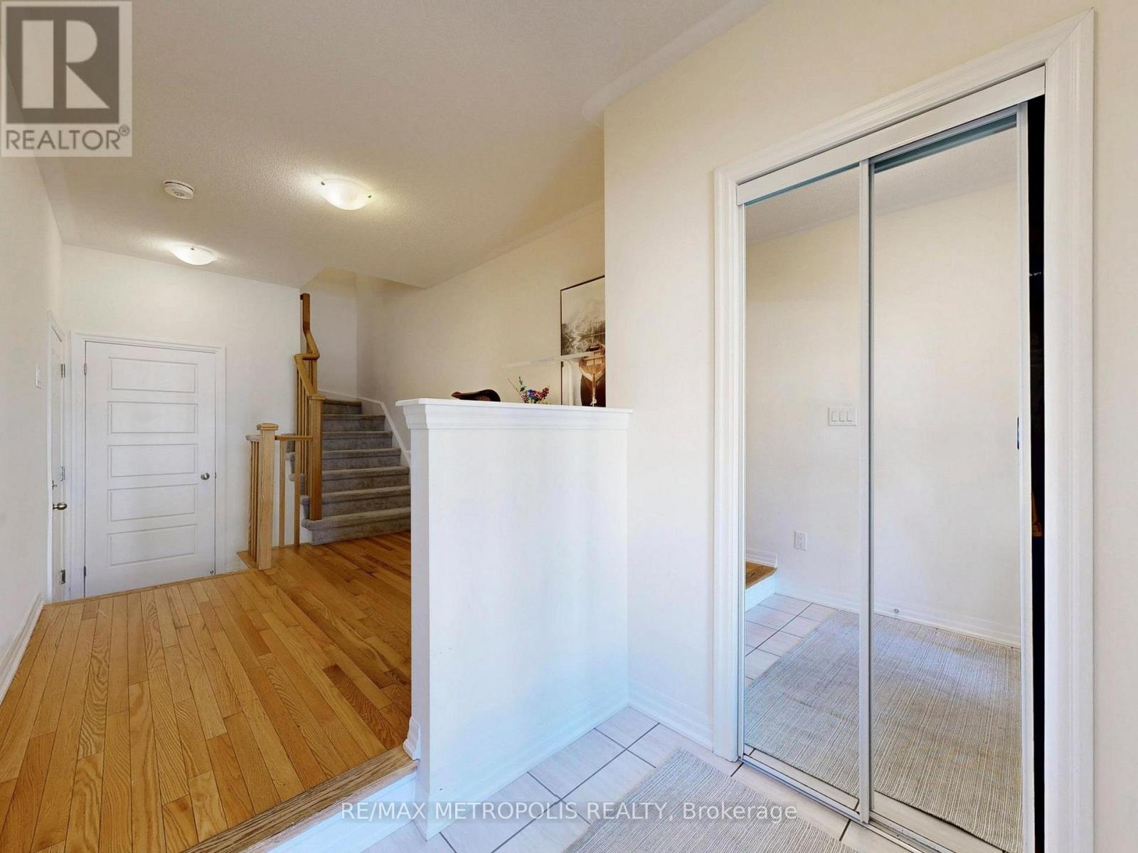 135 Bravo Lane, Newmarket (Woodland Hill), Ontario  L3X 0L2 - Photo 2 - N12423822