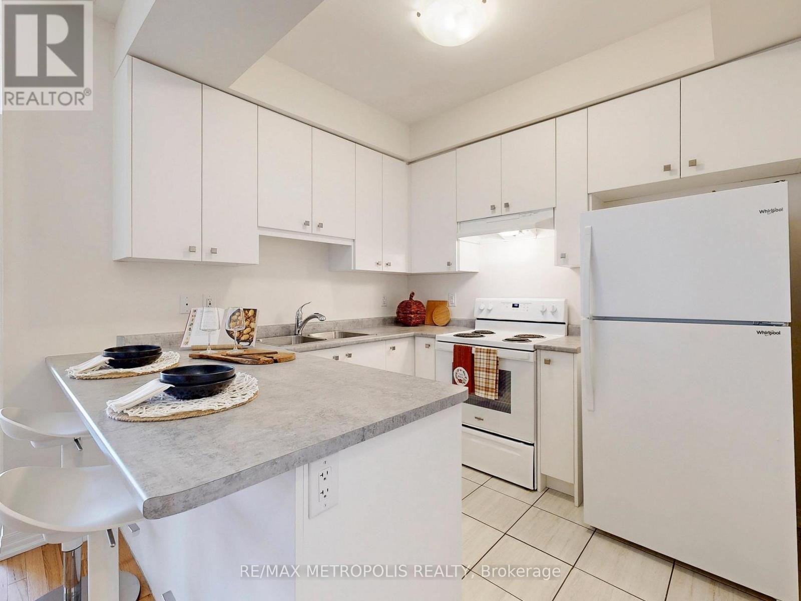 135 Bravo Lane, Newmarket (Woodland Hill), Ontario  L3X 0L2 - Photo 6 - N12423822