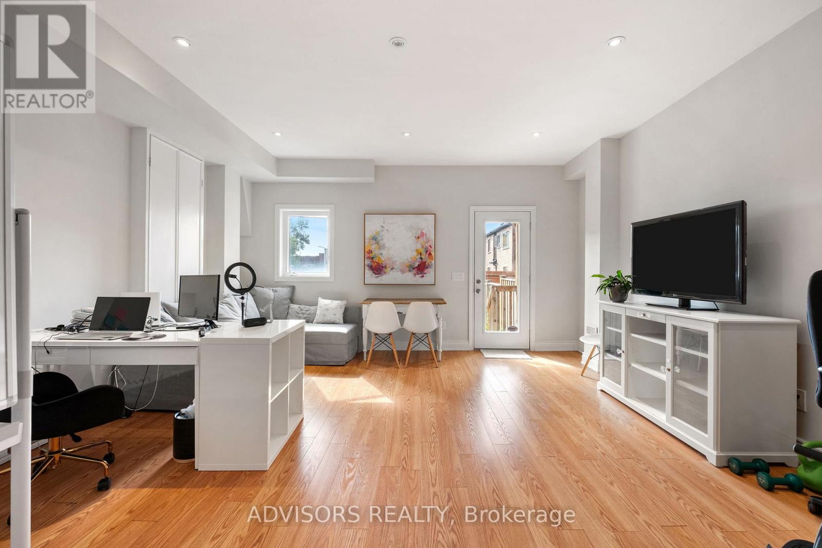 21 Ypres Road, Toronto (Keelesdale-Eglinton West), Ontario  M6M 1N9 - Photo 32 - W12380827