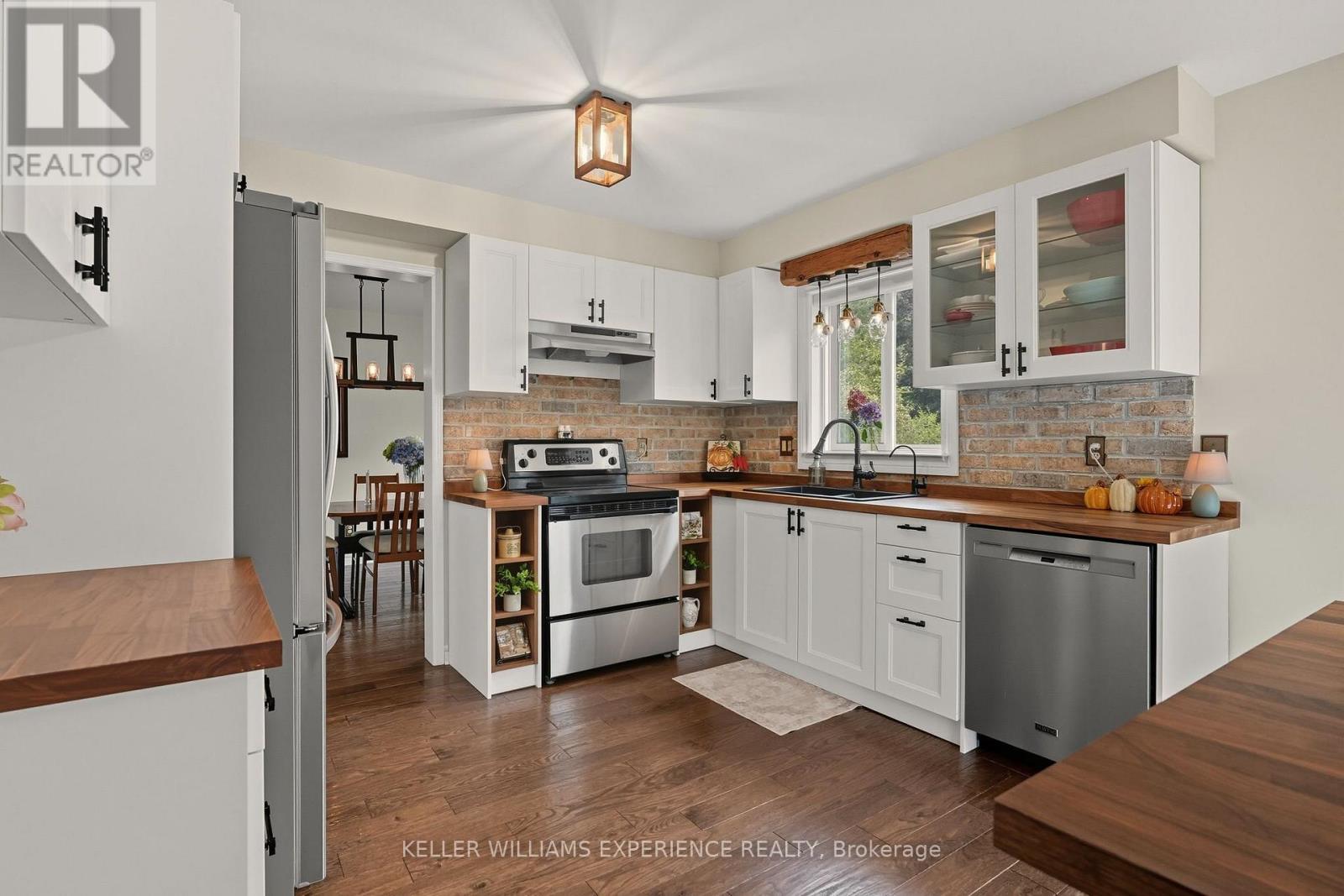 99 Highland Drive, Oro-Medonte, Ontario  L0L 2L0 - Photo 12 - S12423713
