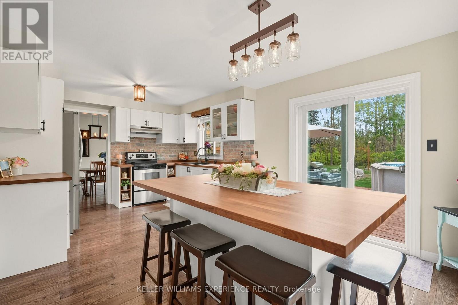 99 Highland Drive, Oro-Medonte, Ontario  L0L 2L0 - Photo 15 - S12423713
