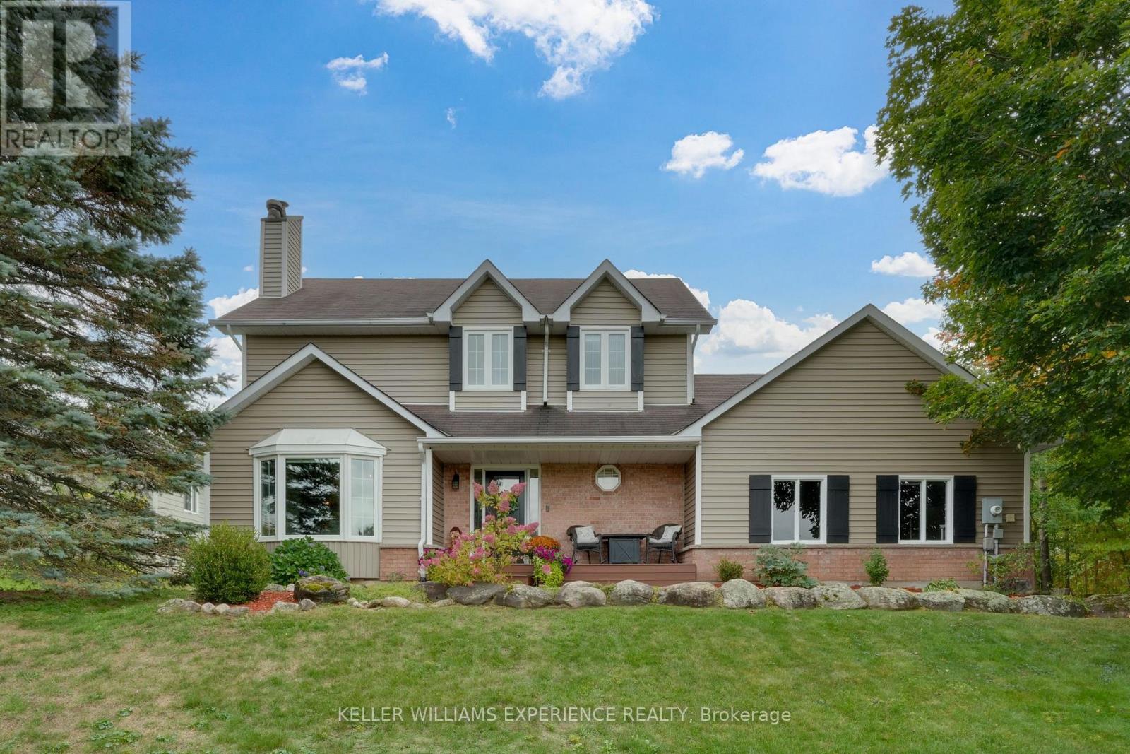 99 Highland Drive, Oro-Medonte, Ontario  L0L 2L0 - Photo 2 - S12423713