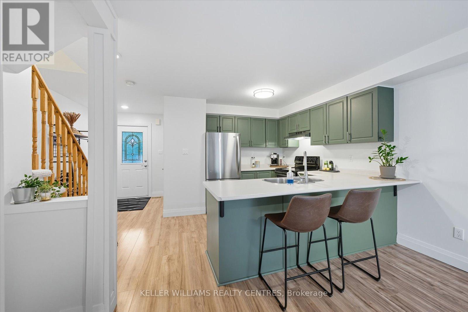 131 Leslie Avenue, Barrie, Ontario  L4N 9P2 - Photo 9 - S12423851