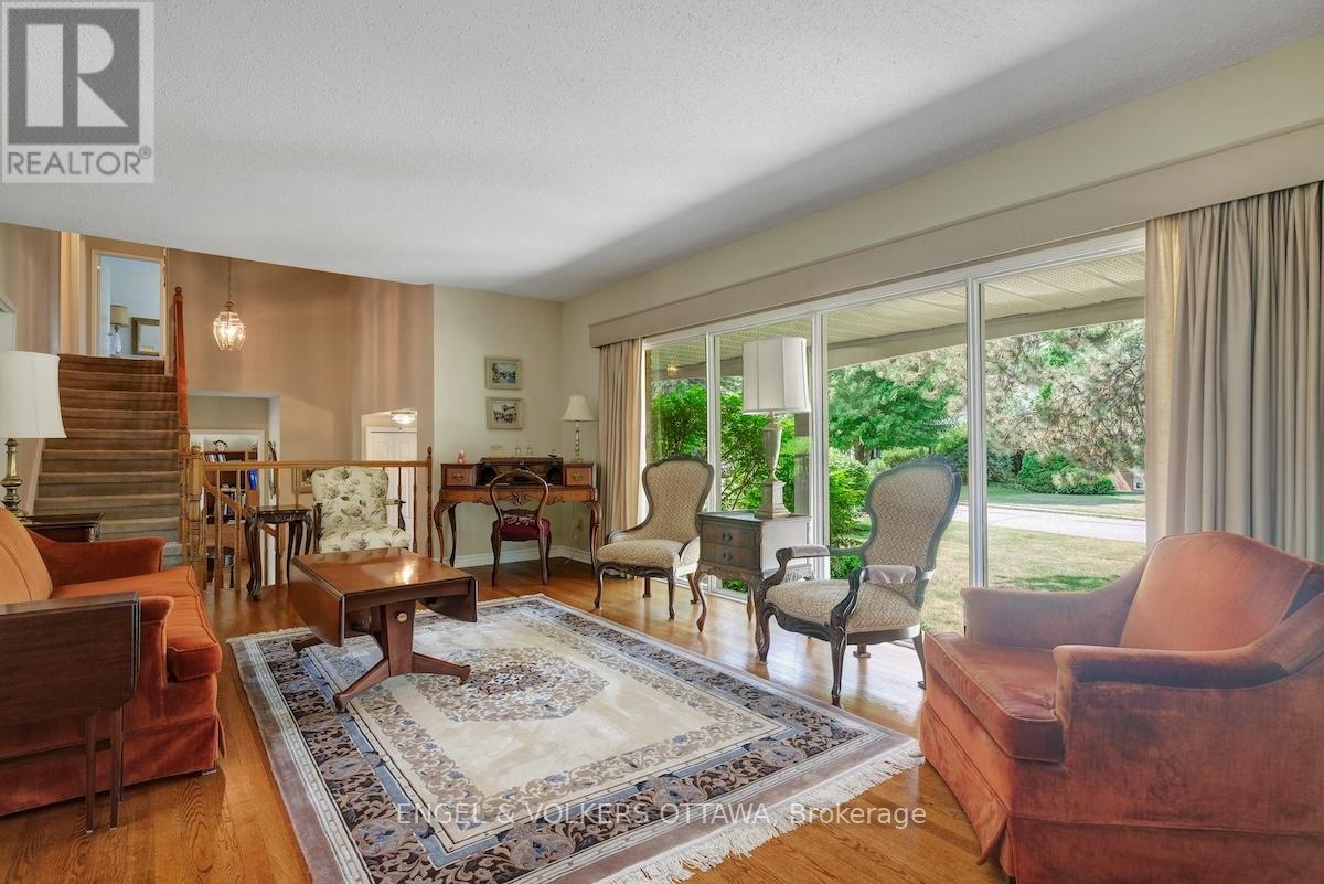 15 Dickson Street, Ottawa, Ontario  K2H 7H6 - Photo 10 - X12423891