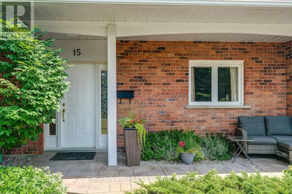 15 Dickson Street, Ottawa, Ontario  K2H 7H6 - Photo 3 - X12423891