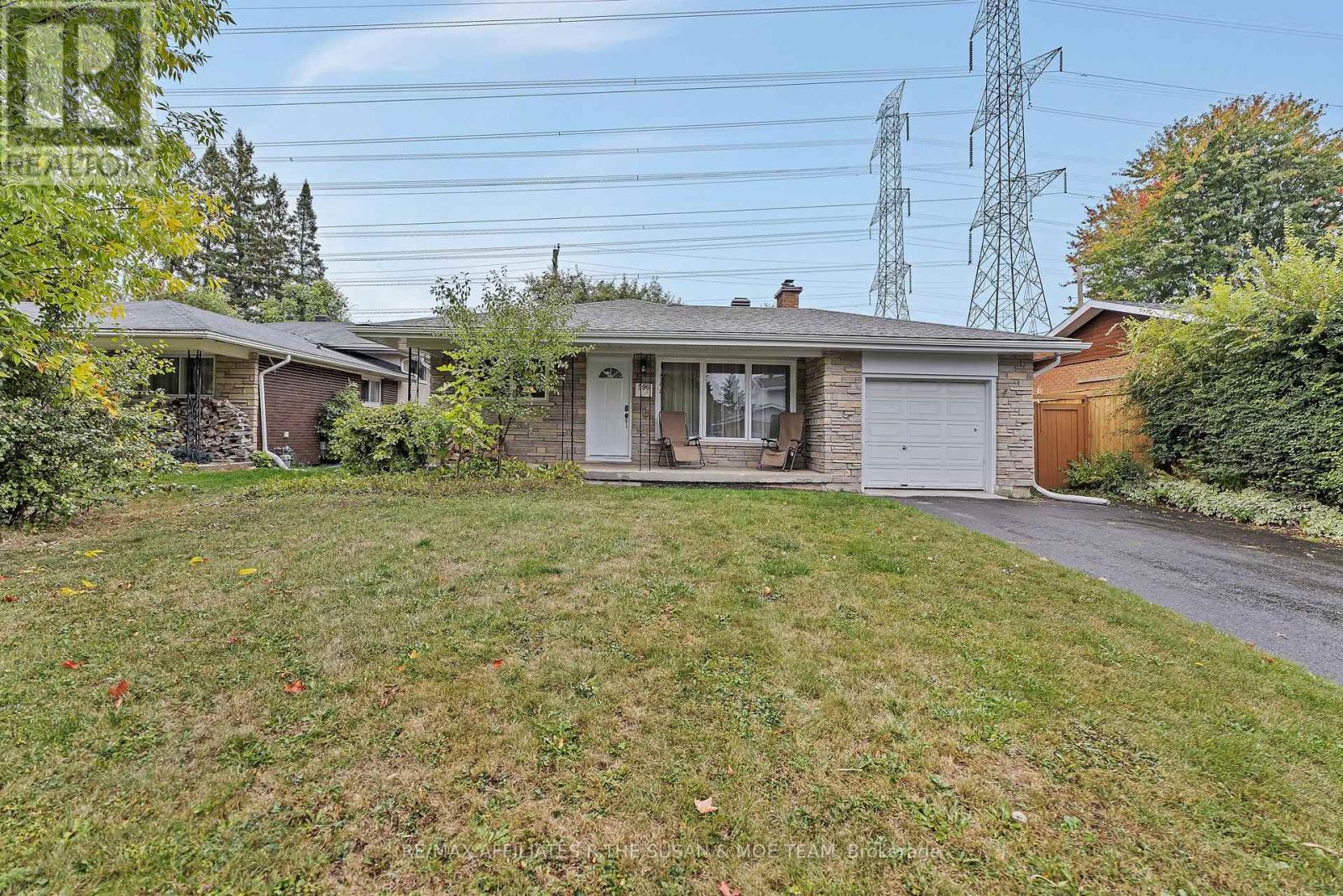 596 DICKINSON AVENUE, Ottawa, Ontario