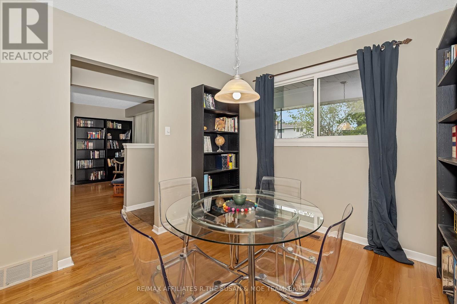 596 Dickinson Avenue, Ottawa, Ontario  K1V 7J4 - Photo 12 - X12423913