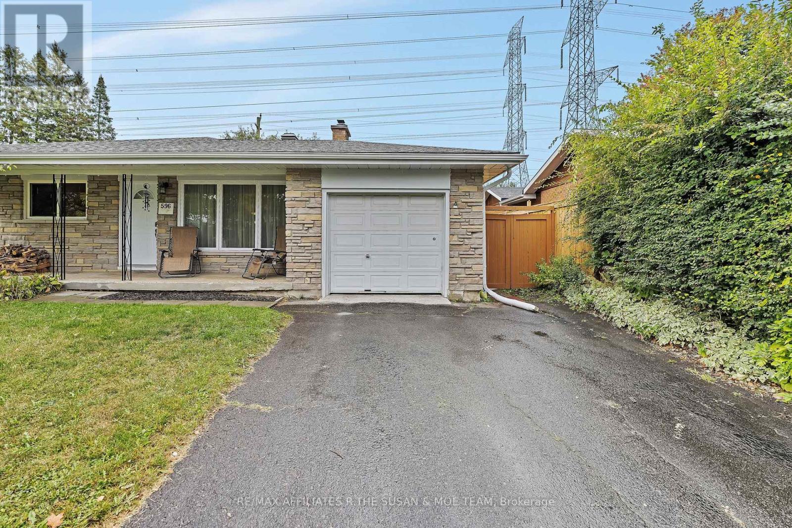 596 Dickinson Avenue, Ottawa, Ontario  K1V 7J4 - Photo 4 - X12423913