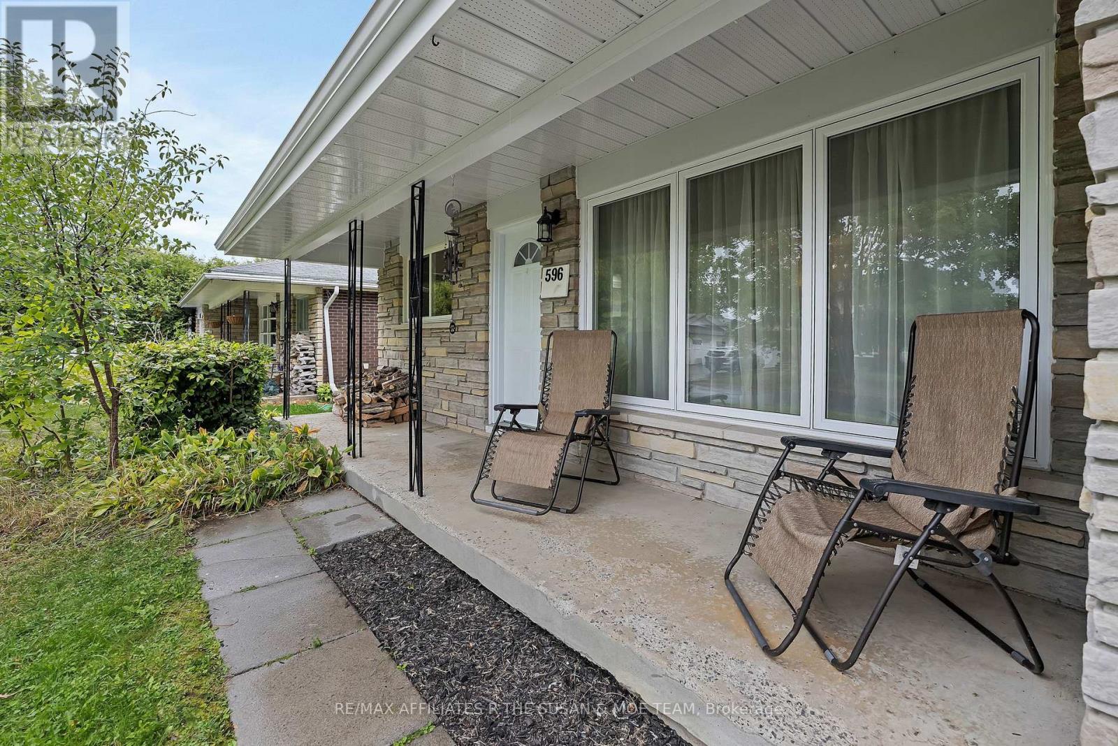 596 Dickinson Avenue, Ottawa, Ontario  K1V 7J4 - Photo 5 - X12423913