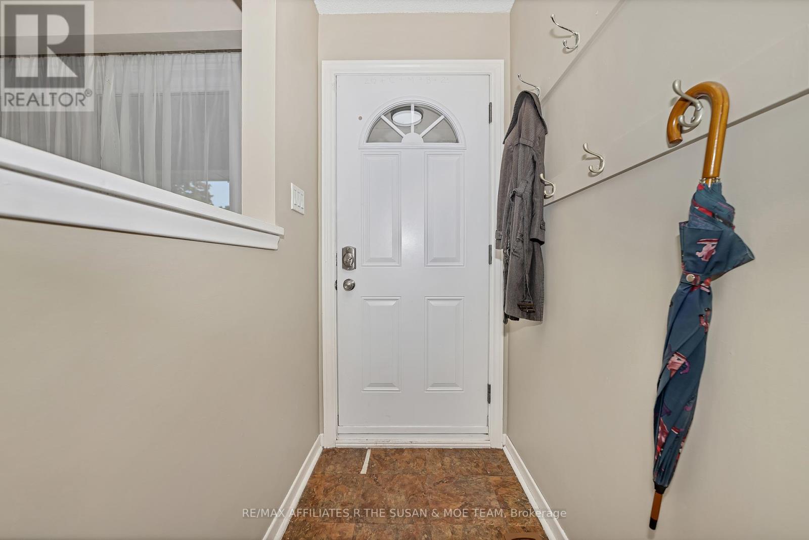 596 Dickinson Avenue, Ottawa, Ontario  K1V 7J4 - Photo 7 - X12423913