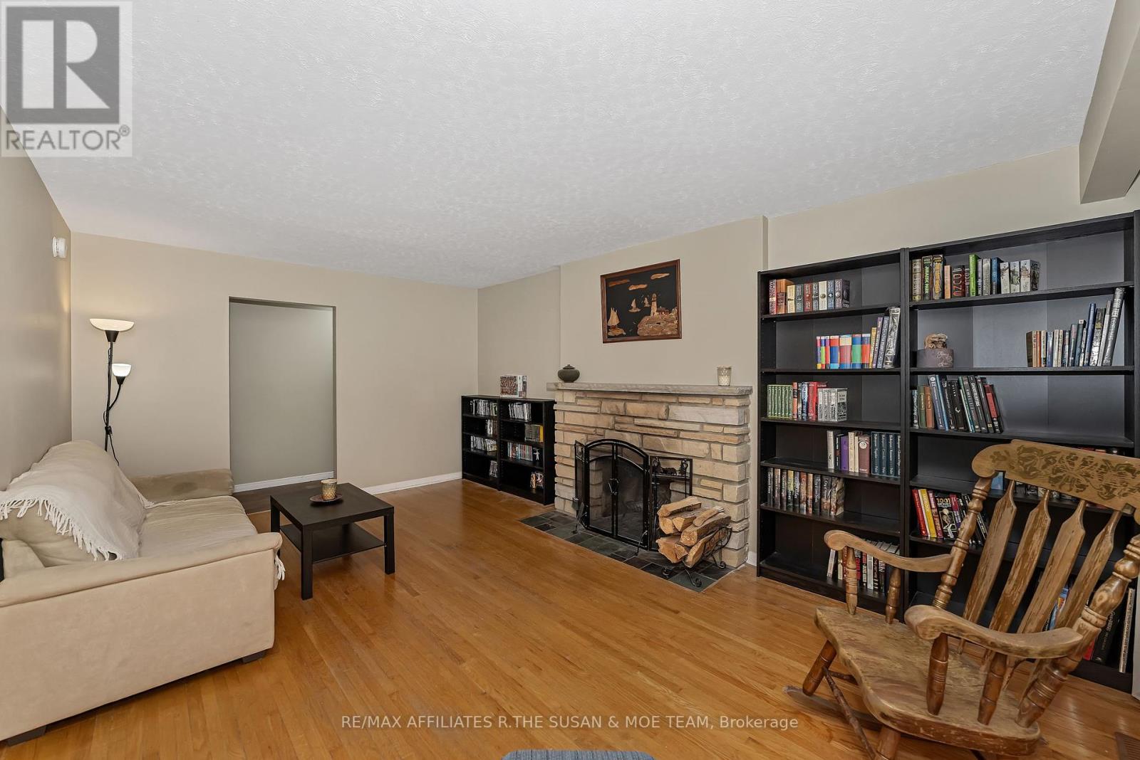 596 Dickinson Avenue, Ottawa, Ontario  K1V 7J4 - Photo 8 - X12423913