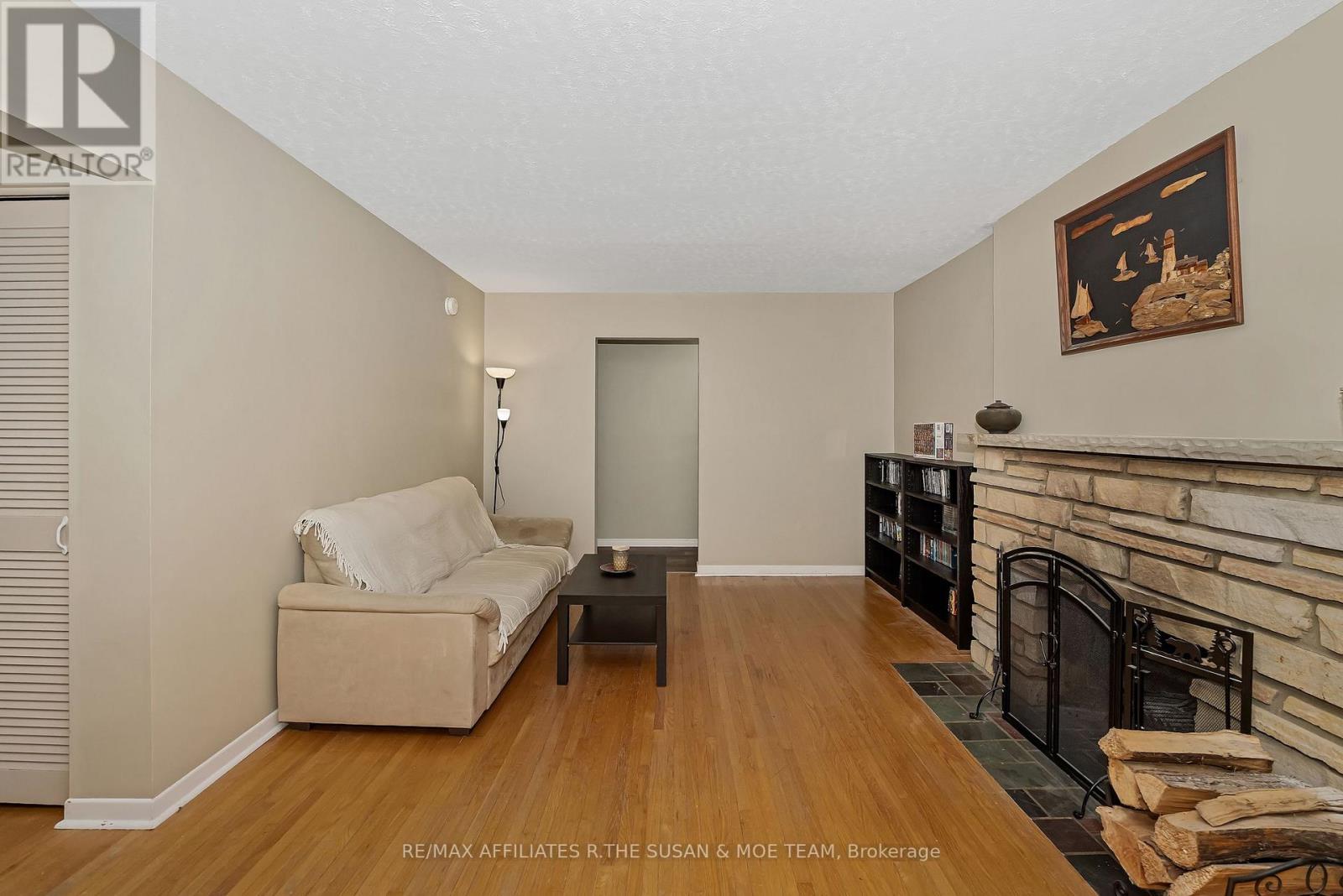596 Dickinson Avenue, Ottawa, Ontario  K1V 7J4 - Photo 9 - X12423913