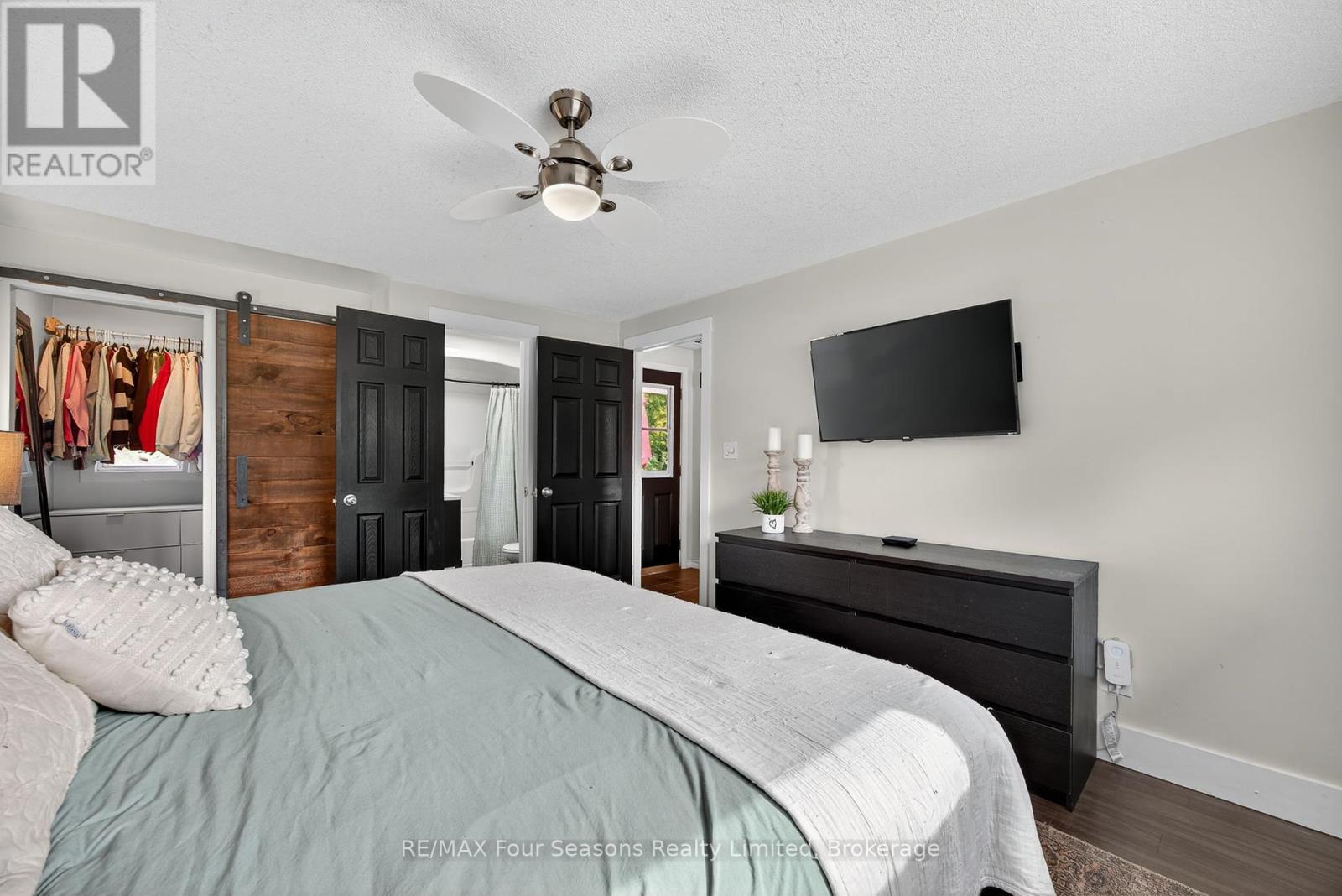 210 Brock Street, Clearview, Ontario  L0M 1S0 - Photo 14 - S12423901